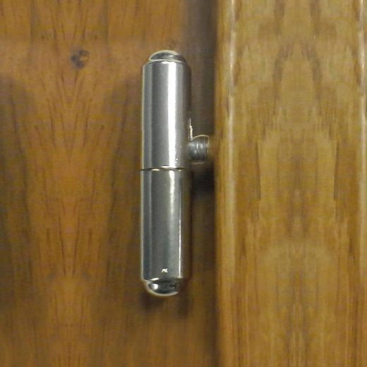 Paumelles à vis apparentes (blanc ou inox) et caches laiton